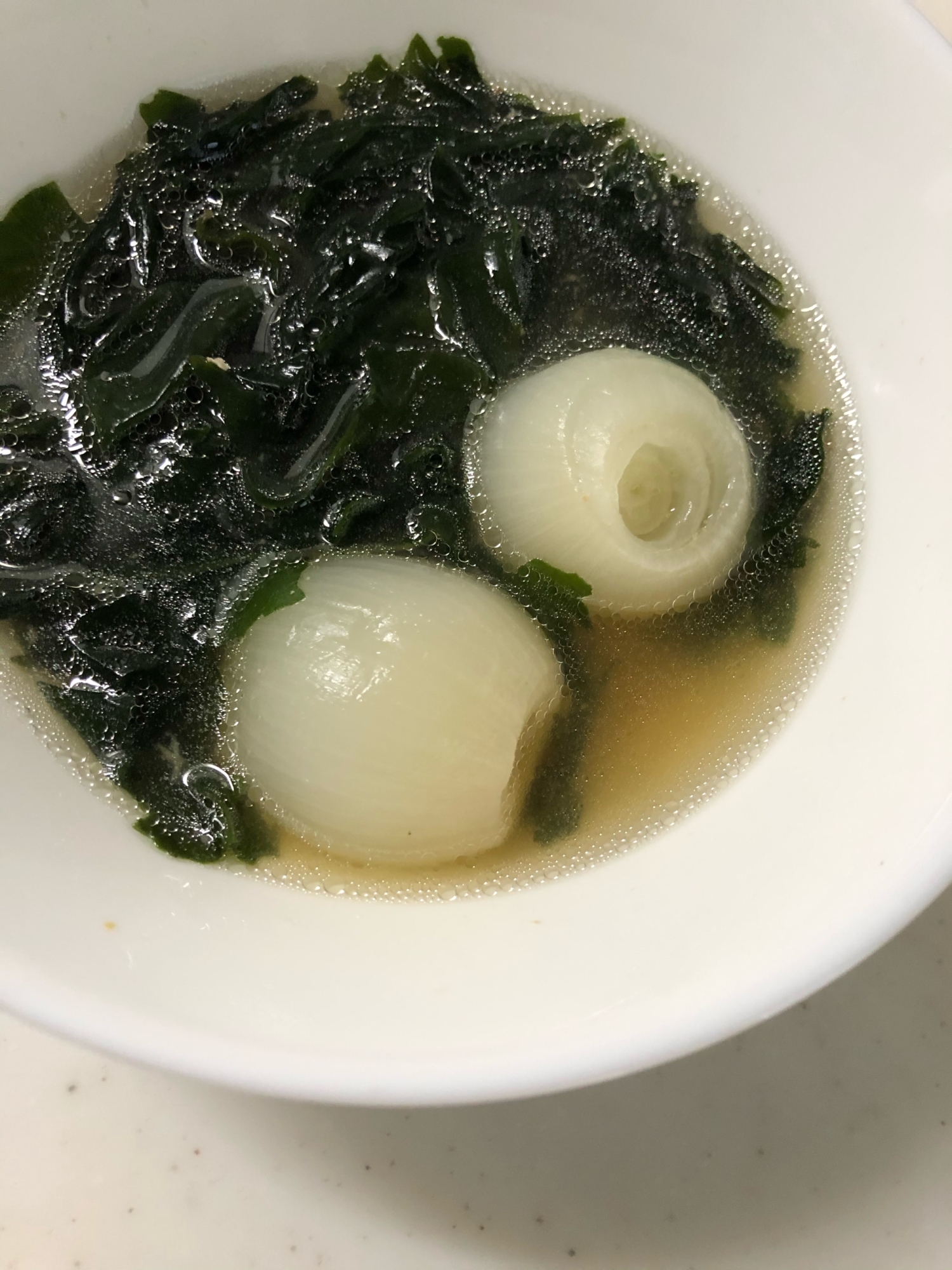 丸ごと新玉葱とわかめの中華スープ(^^)