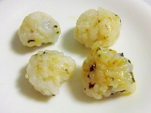 離乳食後期 きな粉と海苔の一口おにぎり レシピ 作り方 By へんてこぽこりんママ 楽天レシピ