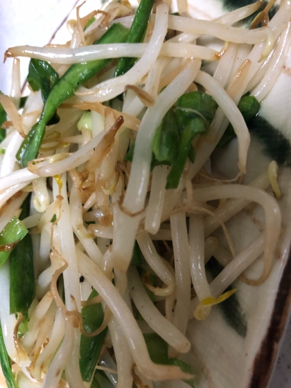 モヤシとにらの醤油炒め