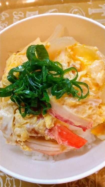 めんつゆで簡単カニかま玉子丼