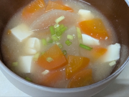 人参玉ねぎ油揚げの味噌汁