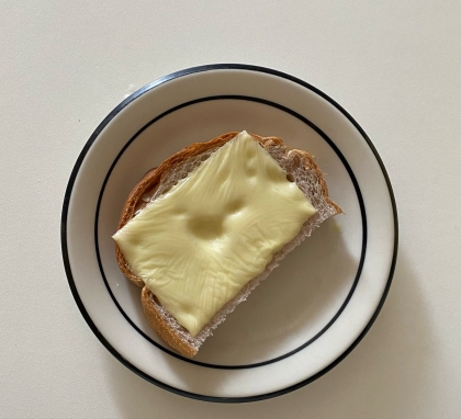 朝ごはんに♪チーズトースト