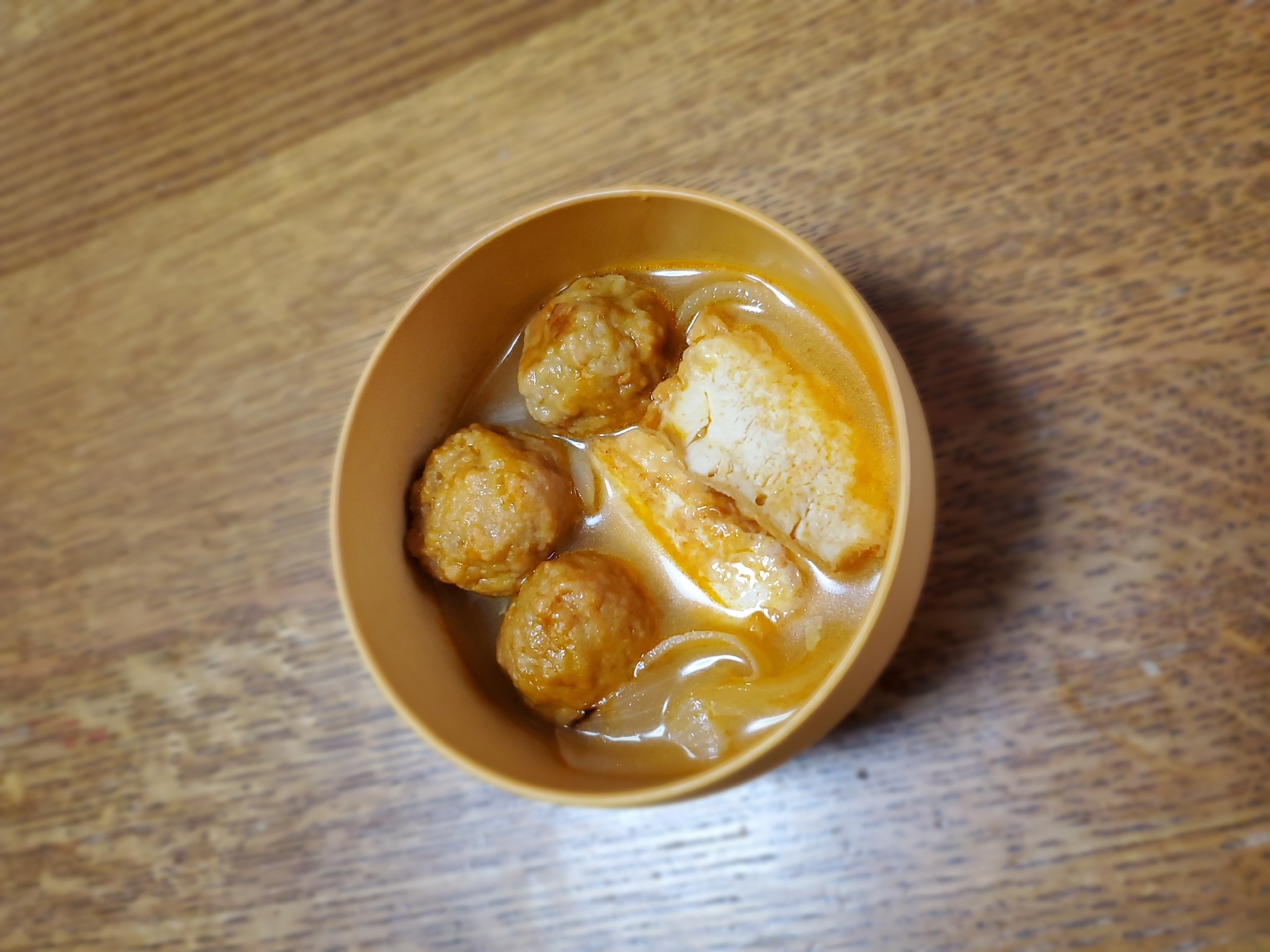 厚揚げと肉団子です玉ねぎのスープ