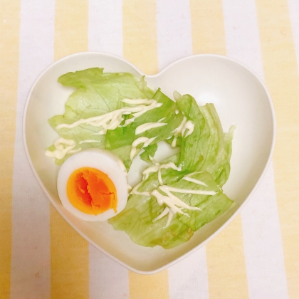 温泉たまごをのせました！シーザーサラダ(^^)v