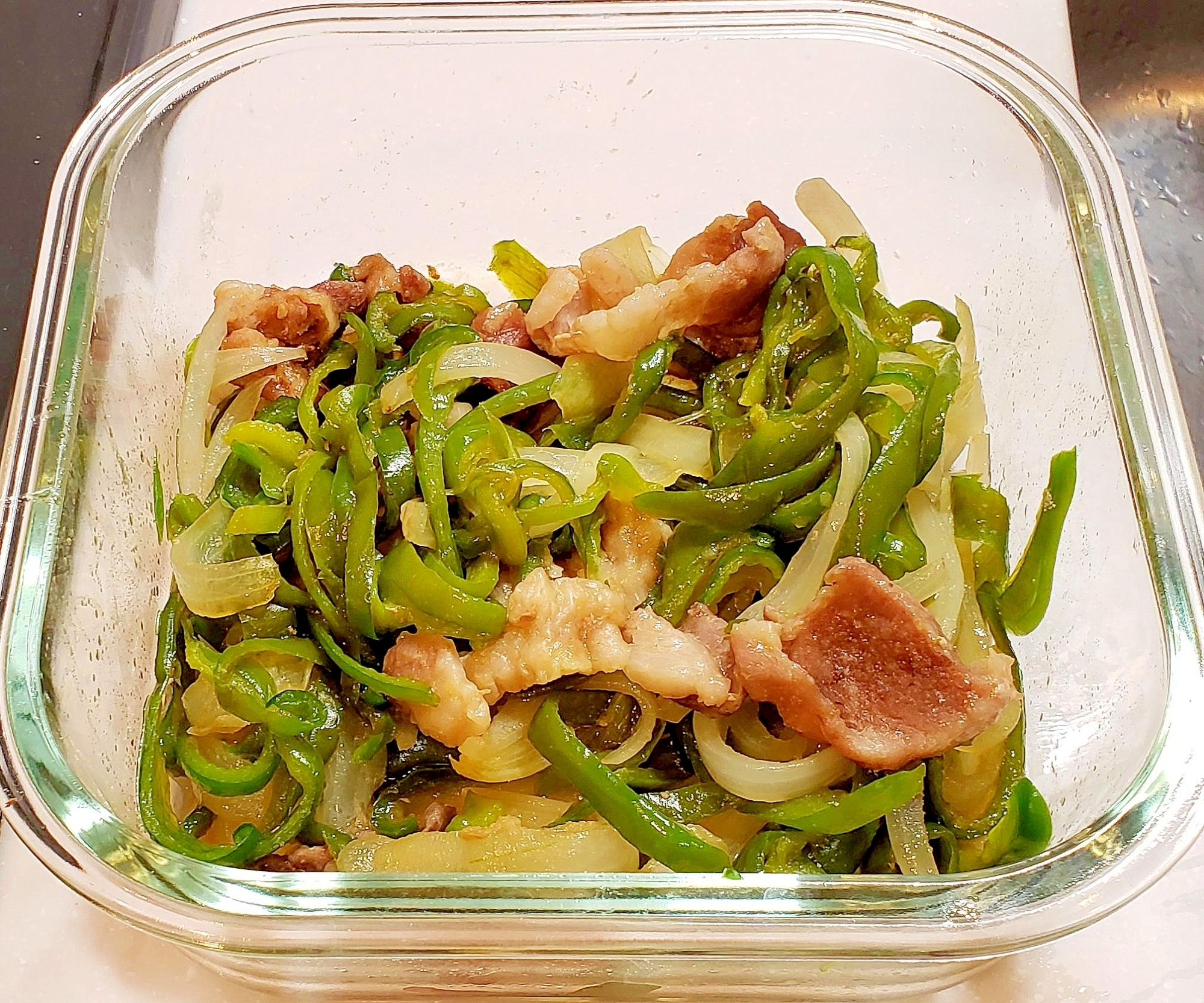 ピーマンと玉ねぎの電子レンジ炒め