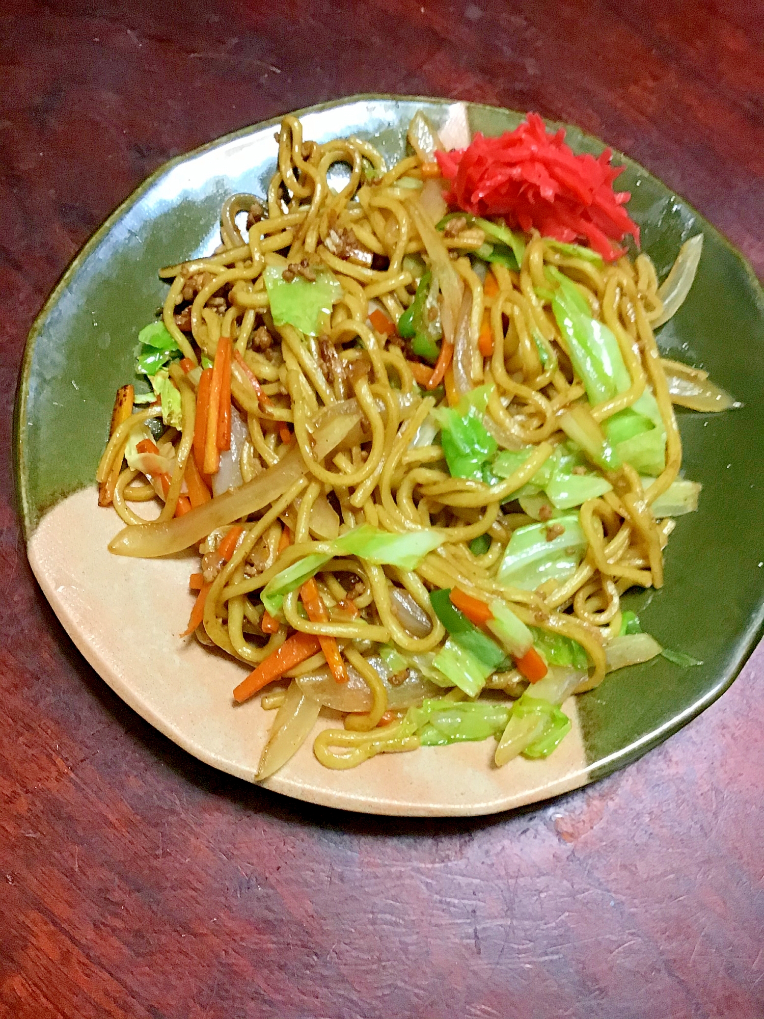 豚ひき肉の野菜たっぷり太麺やきそば。