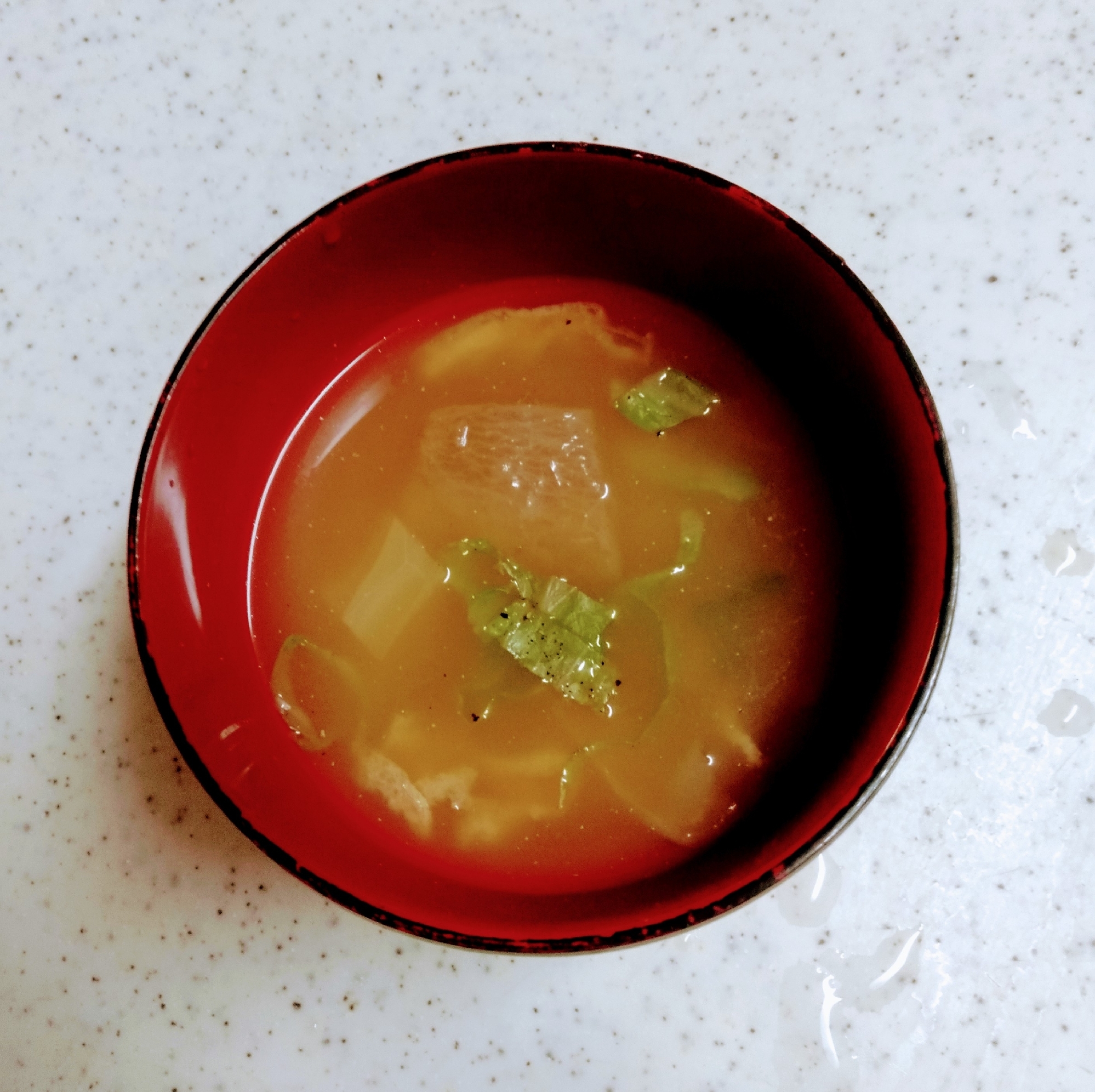 大根・キャベツ・油揚げの味噌汁