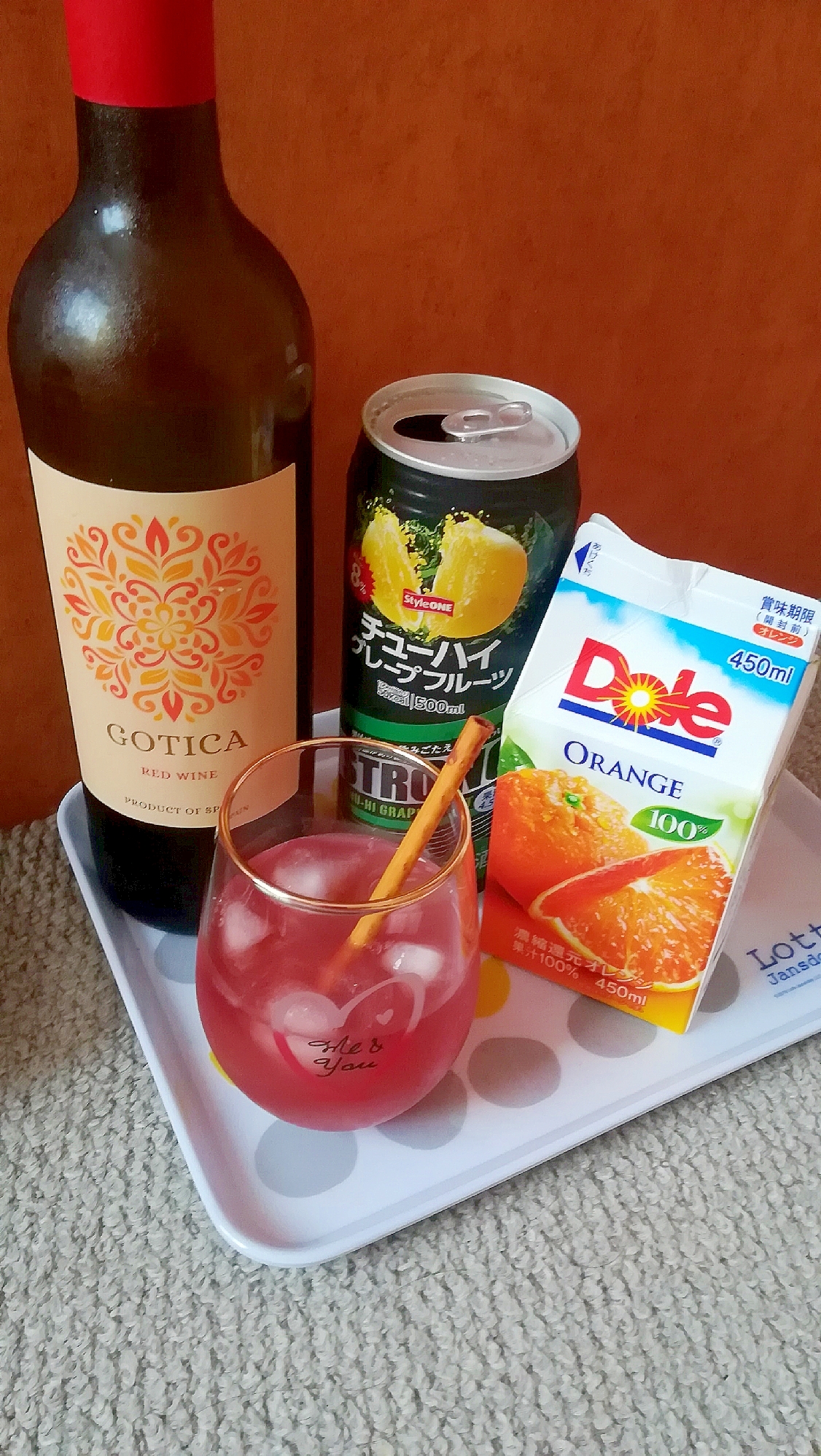 グレープフルーツとオレンジ風味の赤ワイン