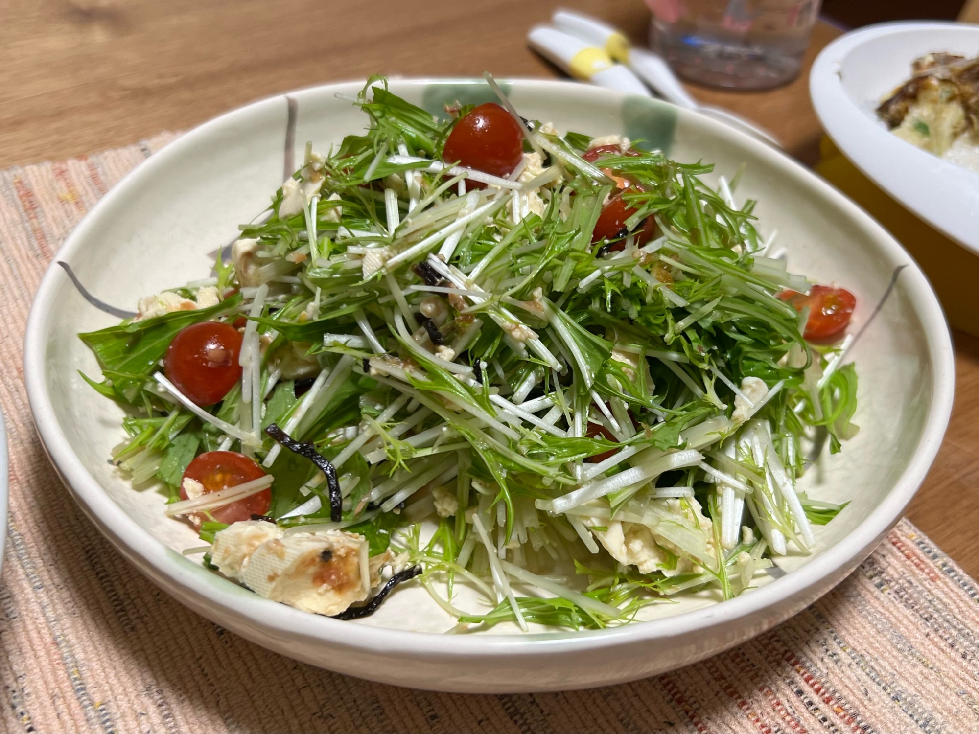 【ささっと1品】くずし豆腐と水菜の塩昆布サラダ