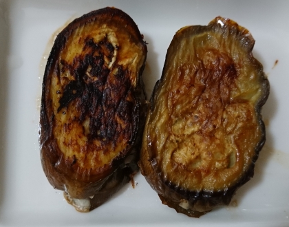 簡単おいしい！餃子の種でなすのはさみ焼き