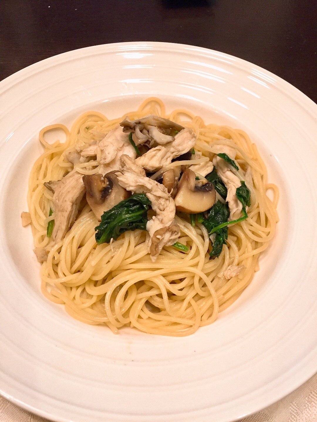 サラダチキンときのこの和風パスタ★バター醤油味♪