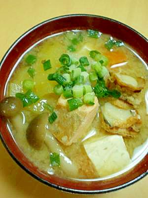 おかずにもなる 鮭とホタテの入った具沢山味噌汁 レシピ 作り方 By はちわれ413 楽天レシピ