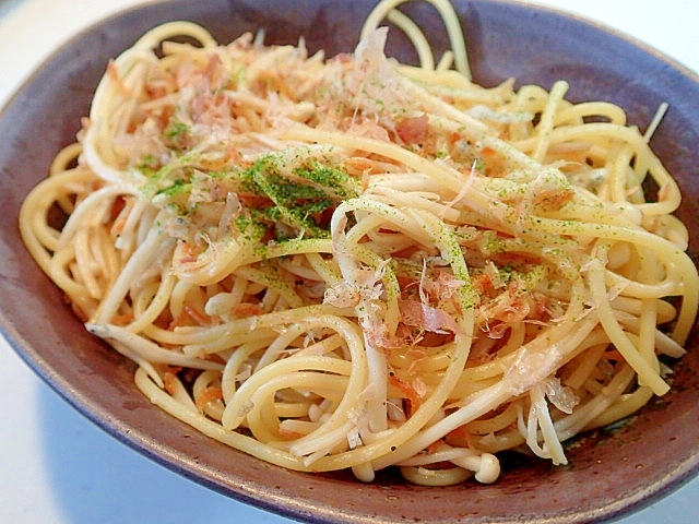 薄口醤油で　えのきとしらすと花えびの和風パスタ