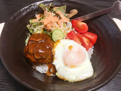 妊娠中なので玉子はしっかり目に焼きました♡
ロコモコ丼大好きです！