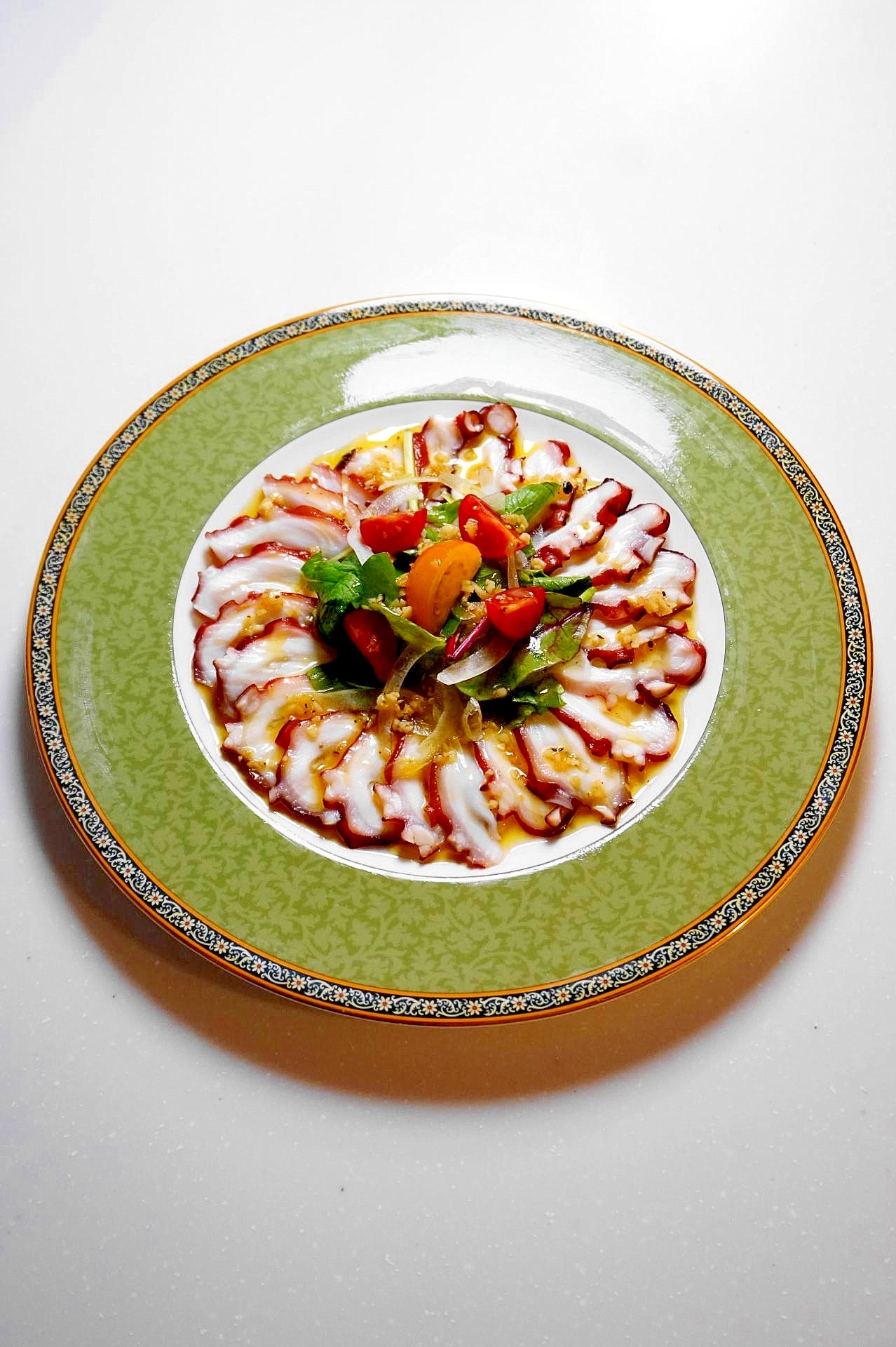 華やかな一皿！タコのカルパッチョ