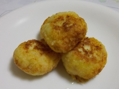 最初不思議そうに食べ初め、ケチャップを少しつけてあげたら、喜んで食べてくれましたwお肉、まだべえ～ってすることが多いんですが、食べてくれて良かったです☆