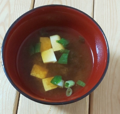 林檎の木さん、お昼にねぎと豆腐のお味噌汁、シンプルでとてもおいしかったです☘️今日は晴れて暖かくなりうれしいです♡2月もたくさんレポ、ありがとうございました♥️