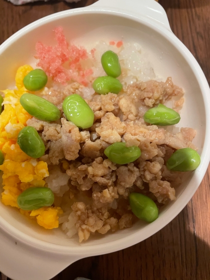 小さな子どもが大満足☆3色そぼろ丼