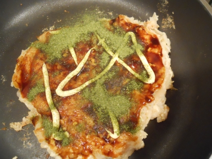 昨日のお一人様のお昼ご飯に♪フライパンから食べました（笑）マヨ、是対無理と諦めでかけかたもバッチョイ（苦笑）粉物大好き　豆腐でかさまし罪悪感が少なくて嬉しい