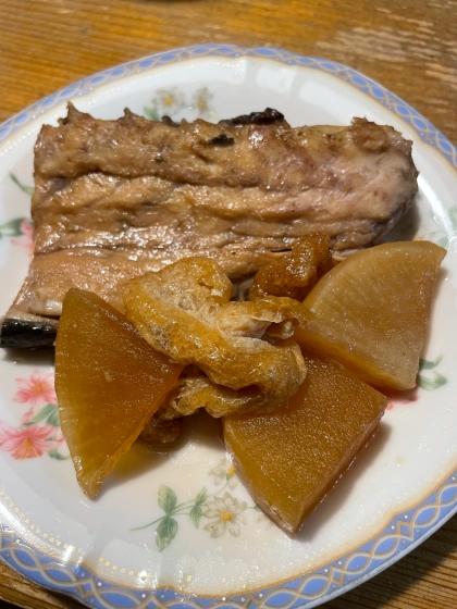 煮付け舞台！(アラと大根と油揚げ)