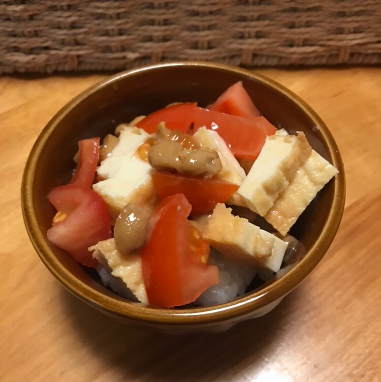 厚揚げとミディトマトの納豆ごはん