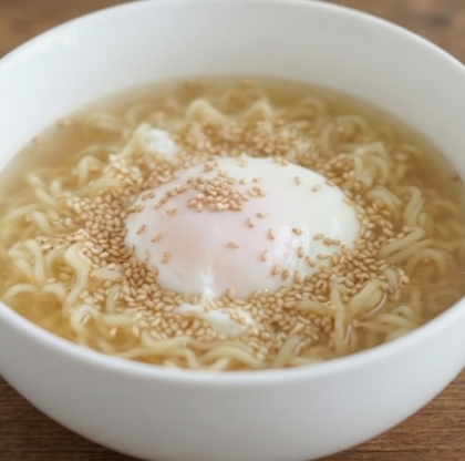 インスタントで☆落とし卵の塩ラーメン