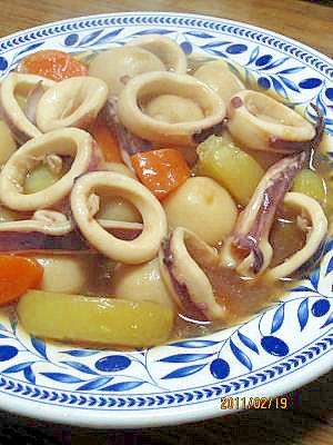 イカ・里芋・大根の甘辛煮　（我が家の味）