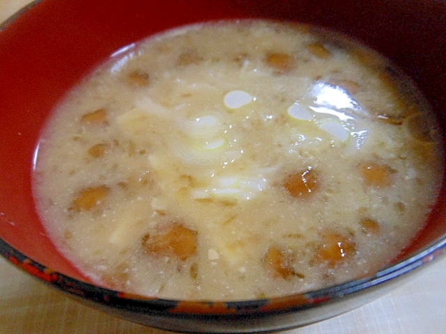 なめこと高野豆腐の味噌汁