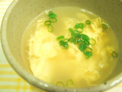 鶏つくねの茹で汁で作るかきたまスープ