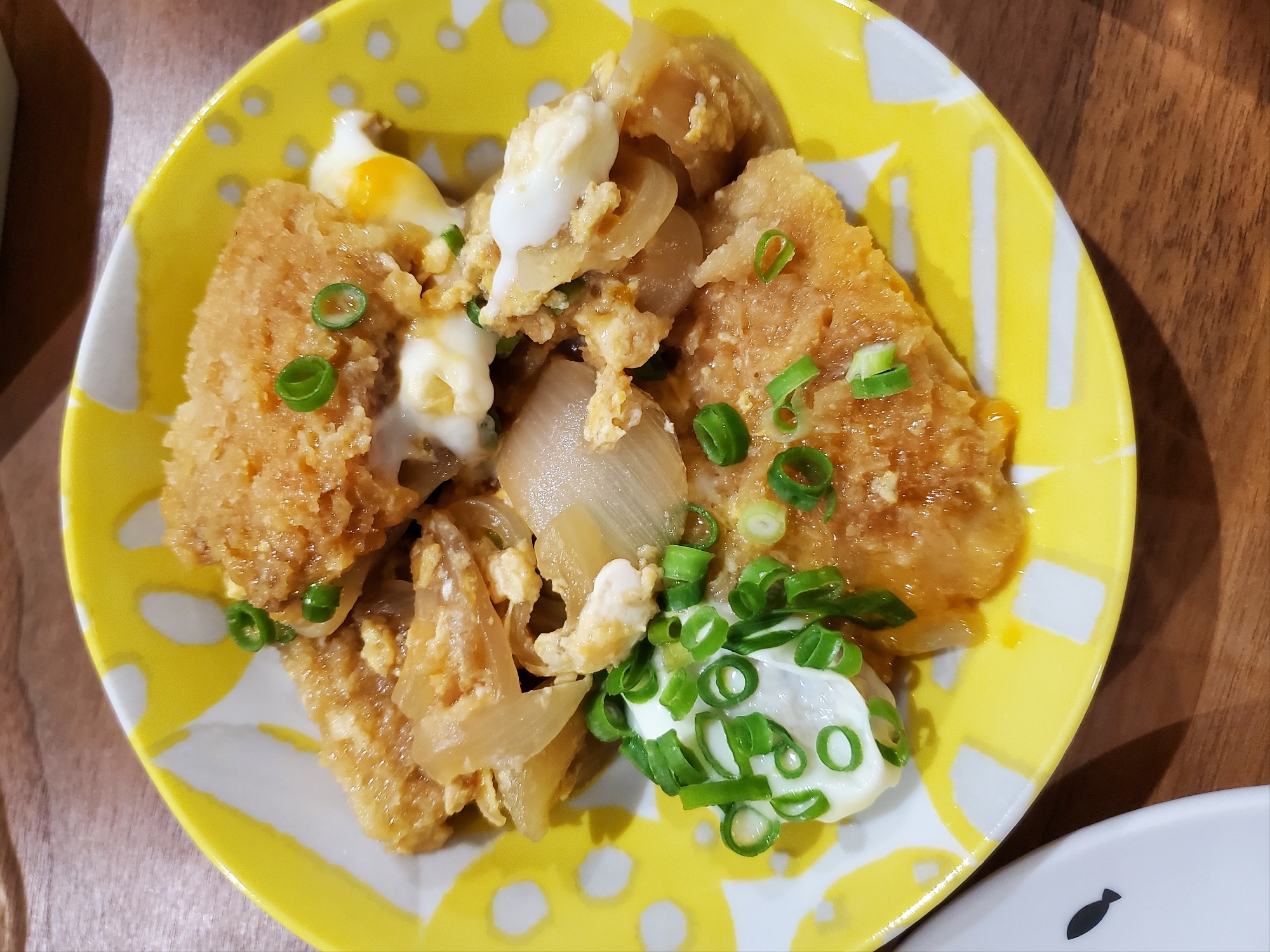 豚カツの卵とじ