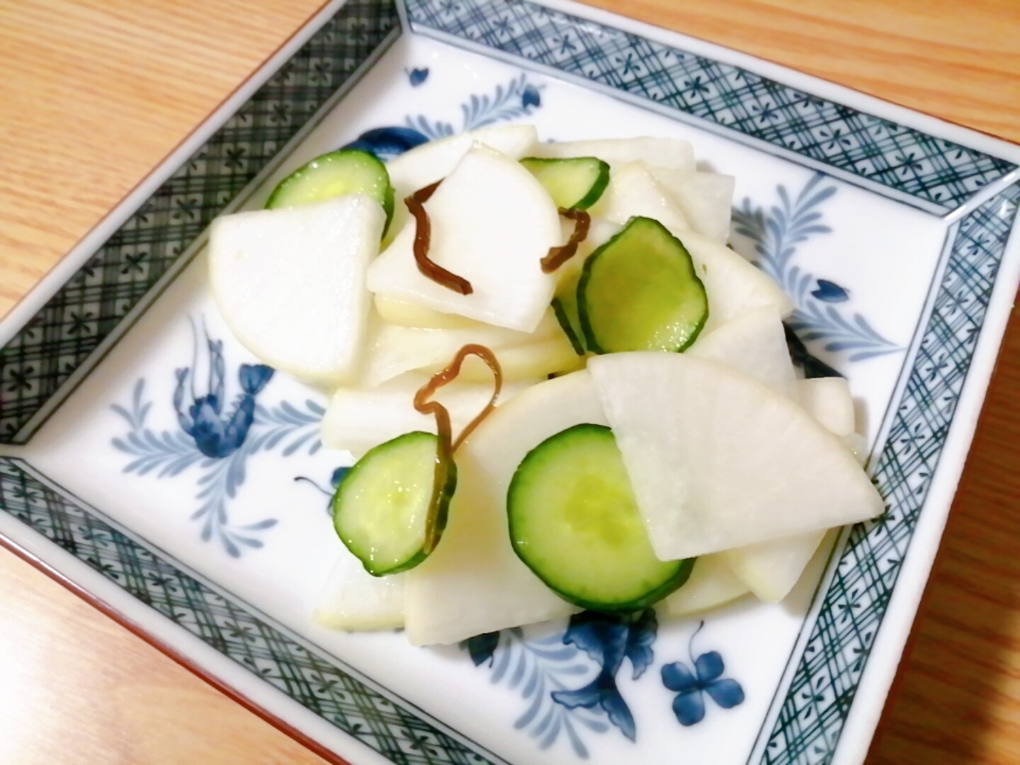 大根消費☆大根ときゅうりと塩昆布の浅漬け