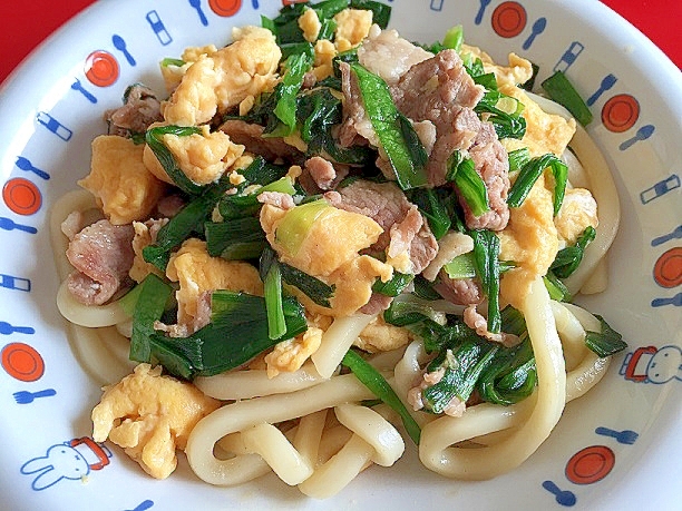 豚ニラ玉のダシダ焼きうどん