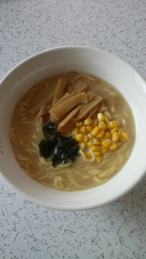 コーン入りラーメン