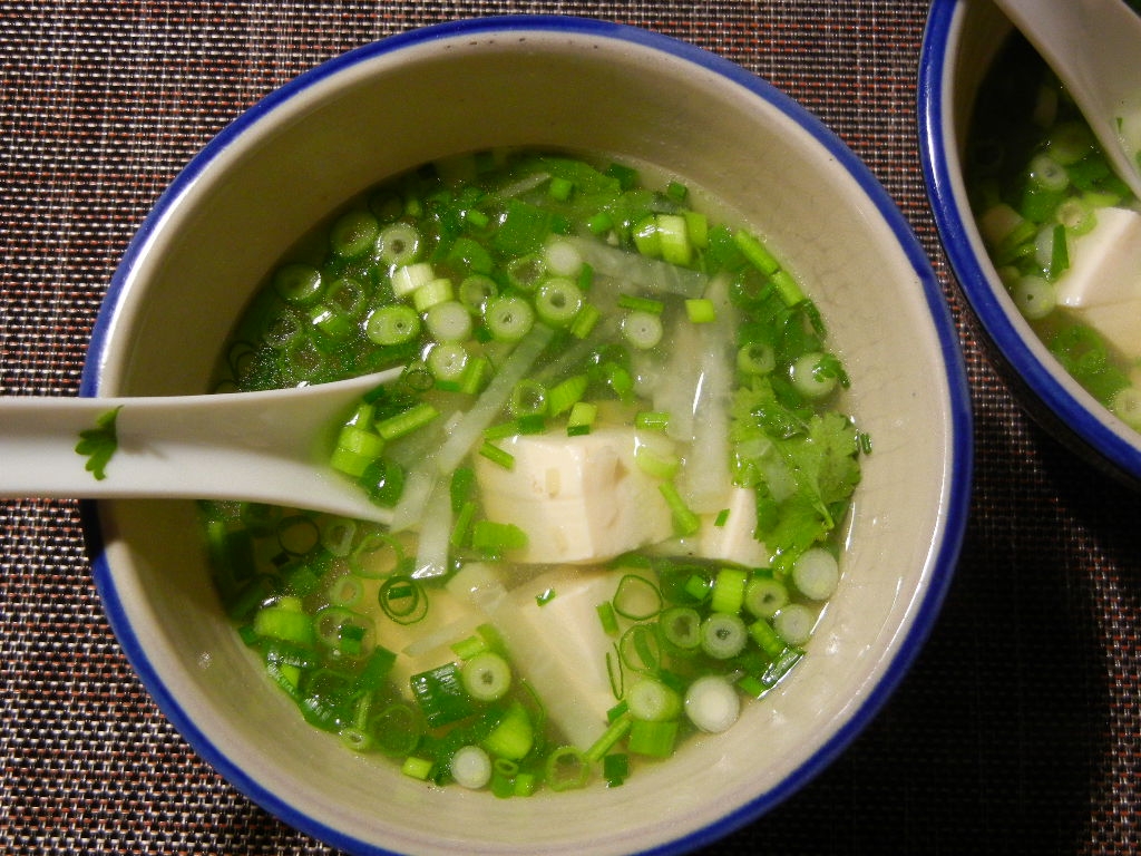 豆腐と大根のタイ風スープ