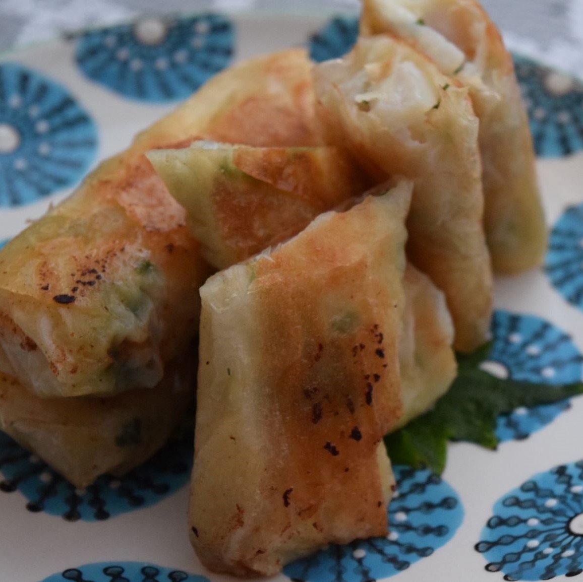 パートフィロで、ホタテと大葉の焼き春巻き