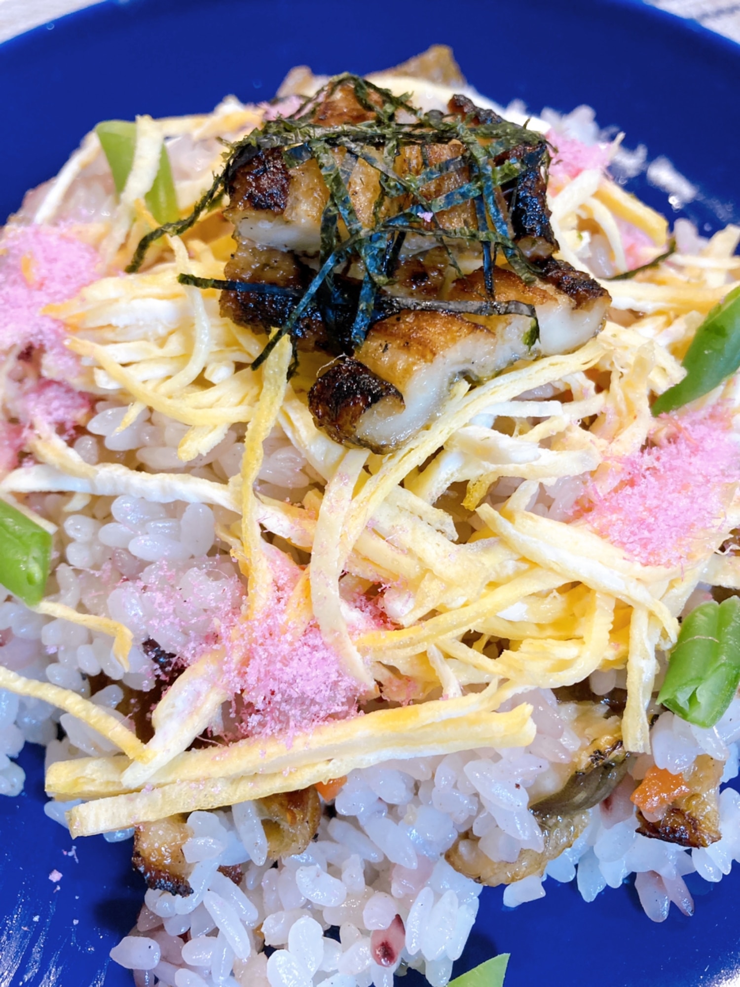 子ども喜ぶ桜でんぶがけ！穴子入りちらし寿司♡ レシピ・作り方 by