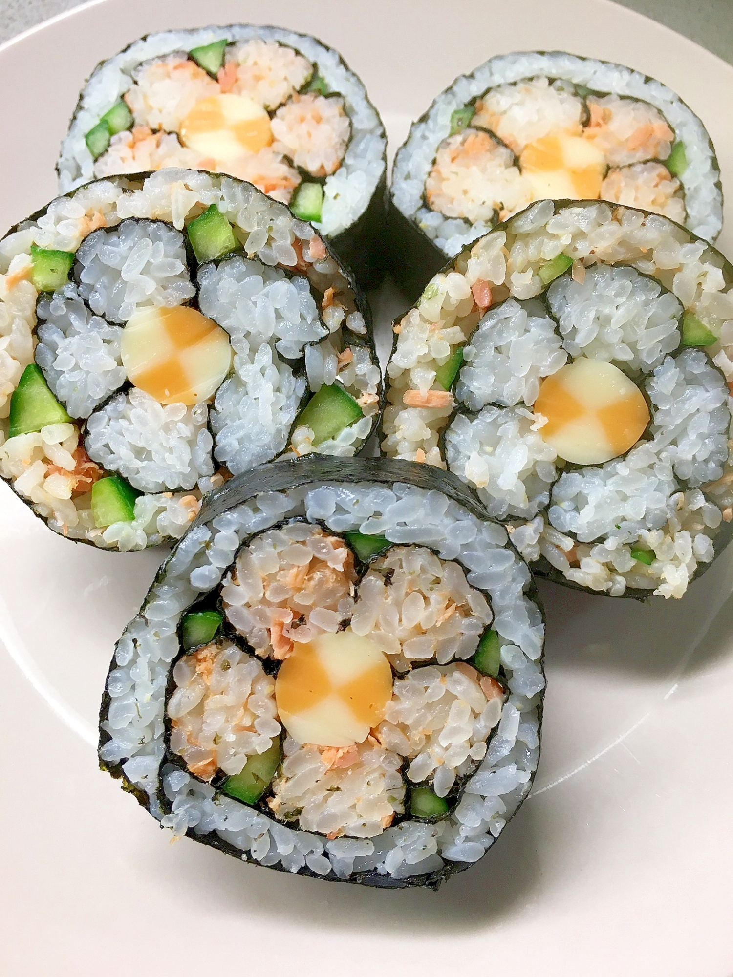 初めての飾り寿司〜梅の花 オレンジ〜鮭とチーズで