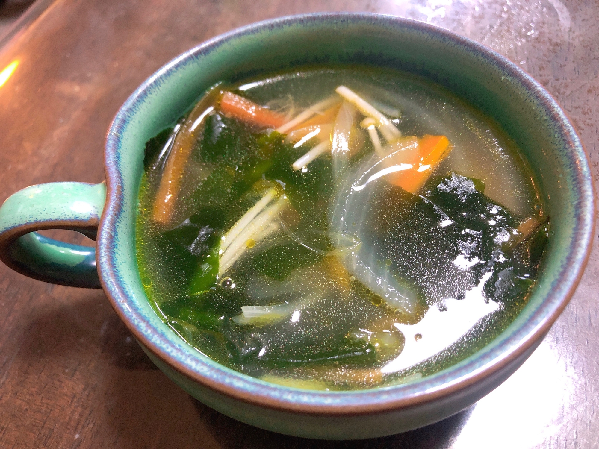 大根の茹で汁活用！野菜とワカメのスープ