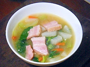 厚切りベーコンと野菜のみそスープ