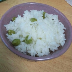 冷凍グリーンピースで豆ごはん