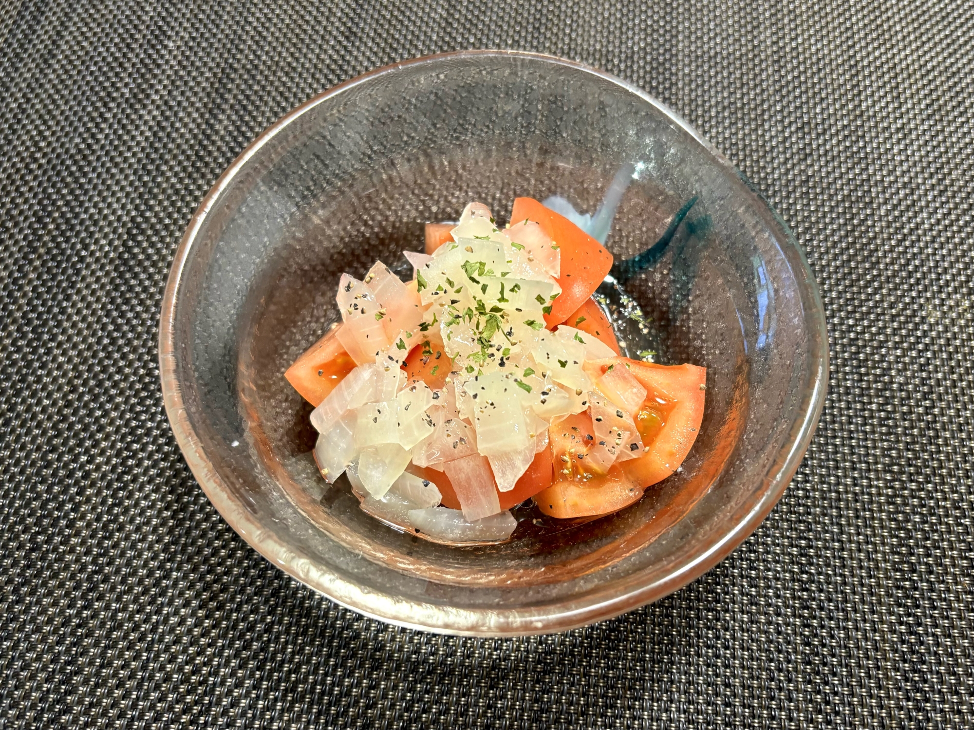 簡単！自家製ドレッシングで作るトマトサラダ！