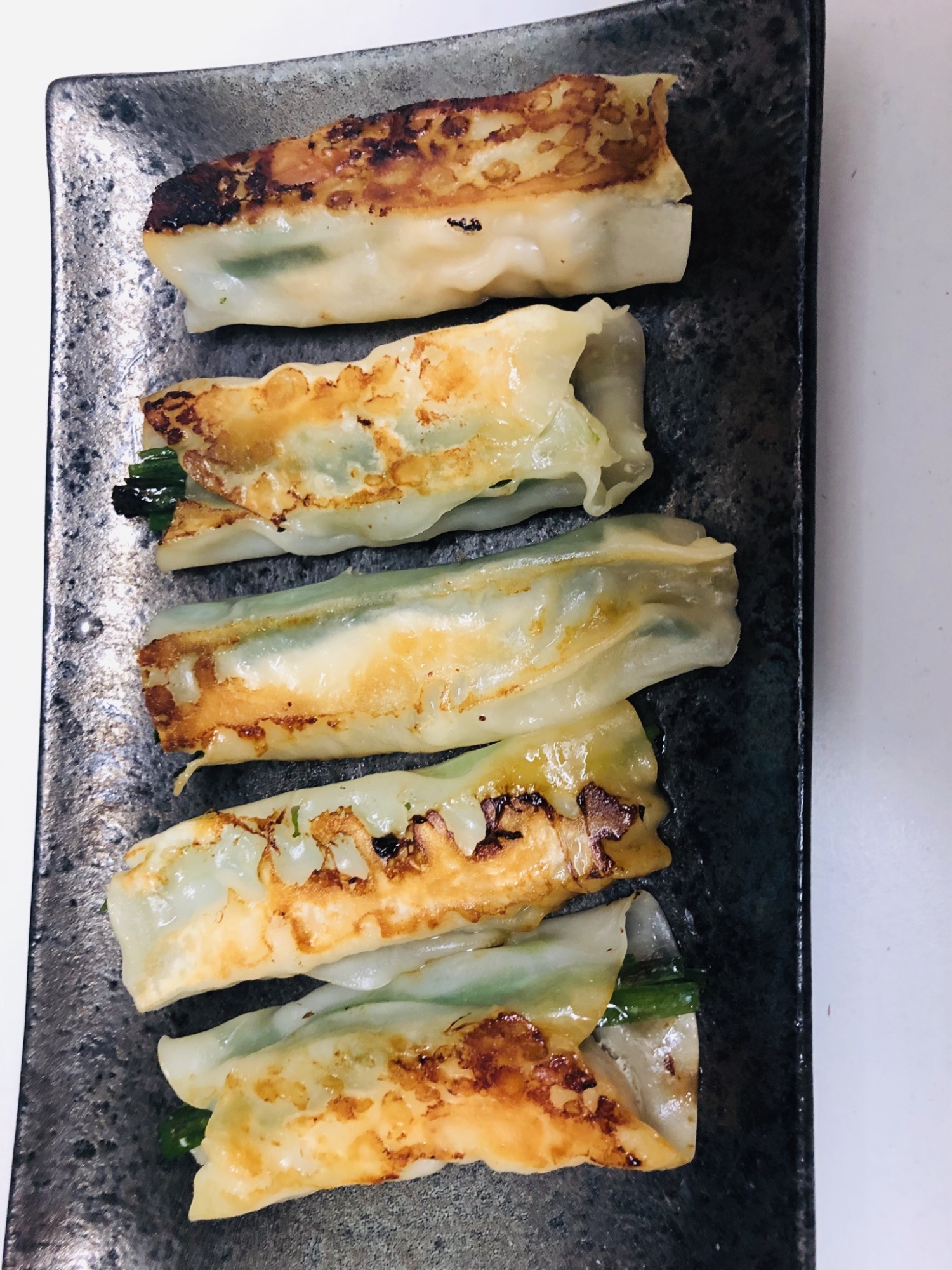 餃子の皮で鶏胸肉とニラを包むだけ レシピ 作り方 By モンチッチ27 楽天レシピ