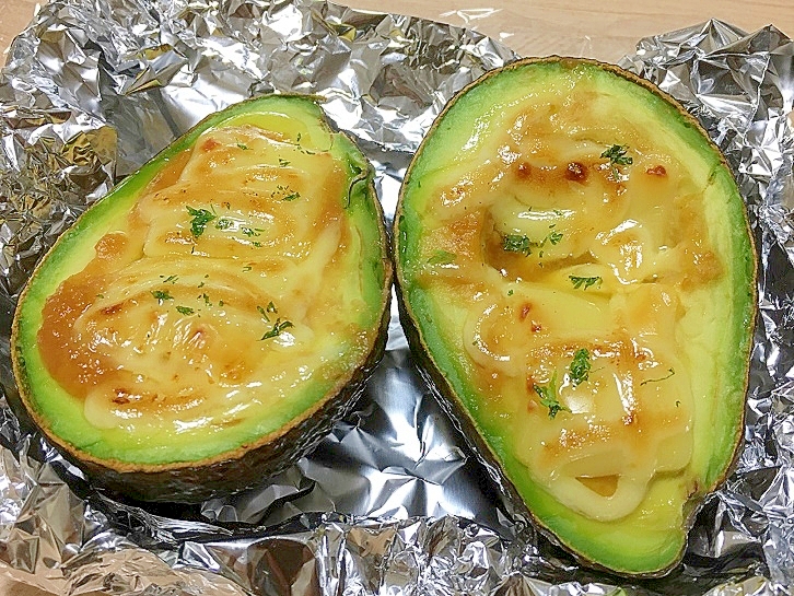 アボカド味噌マヨチーズ焼き