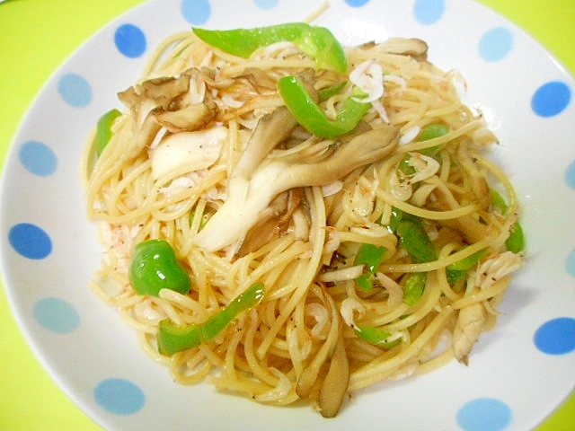 舞茸と小えびピーマンの和風パスタ