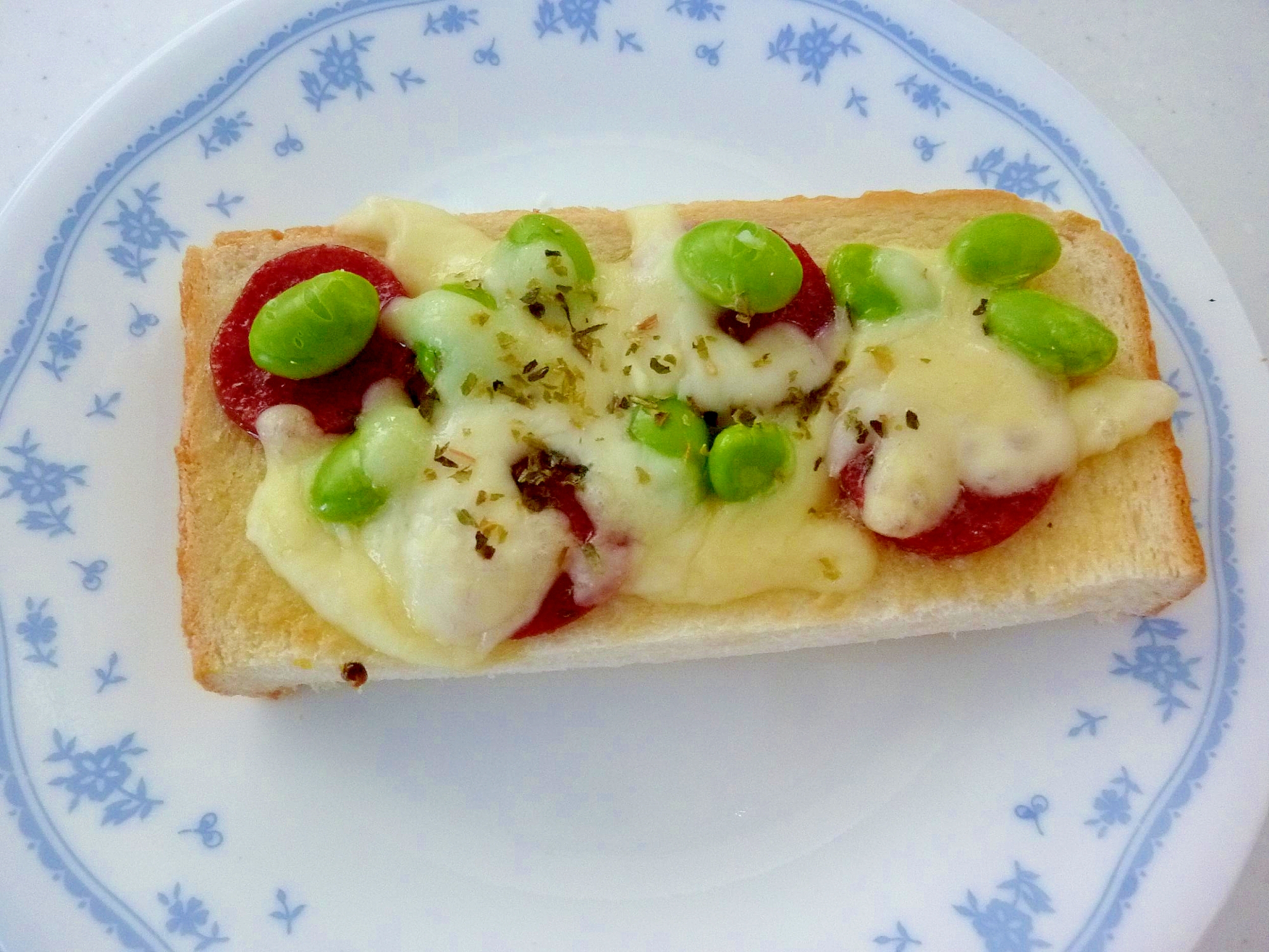 ☆枝豆とサラミのバジルチーズトースト☆
