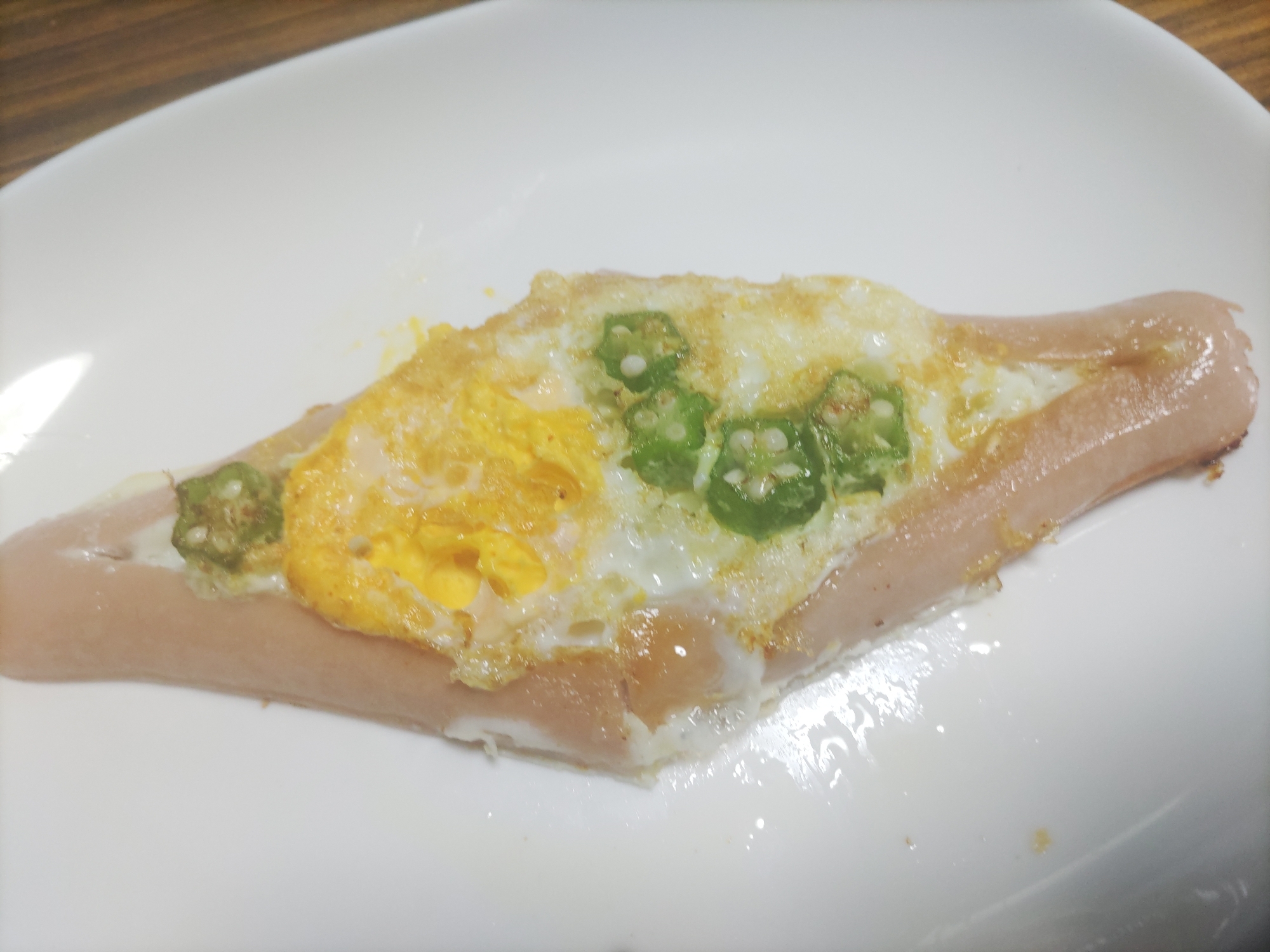 オクラ入り魚肉ソーセージエッグ