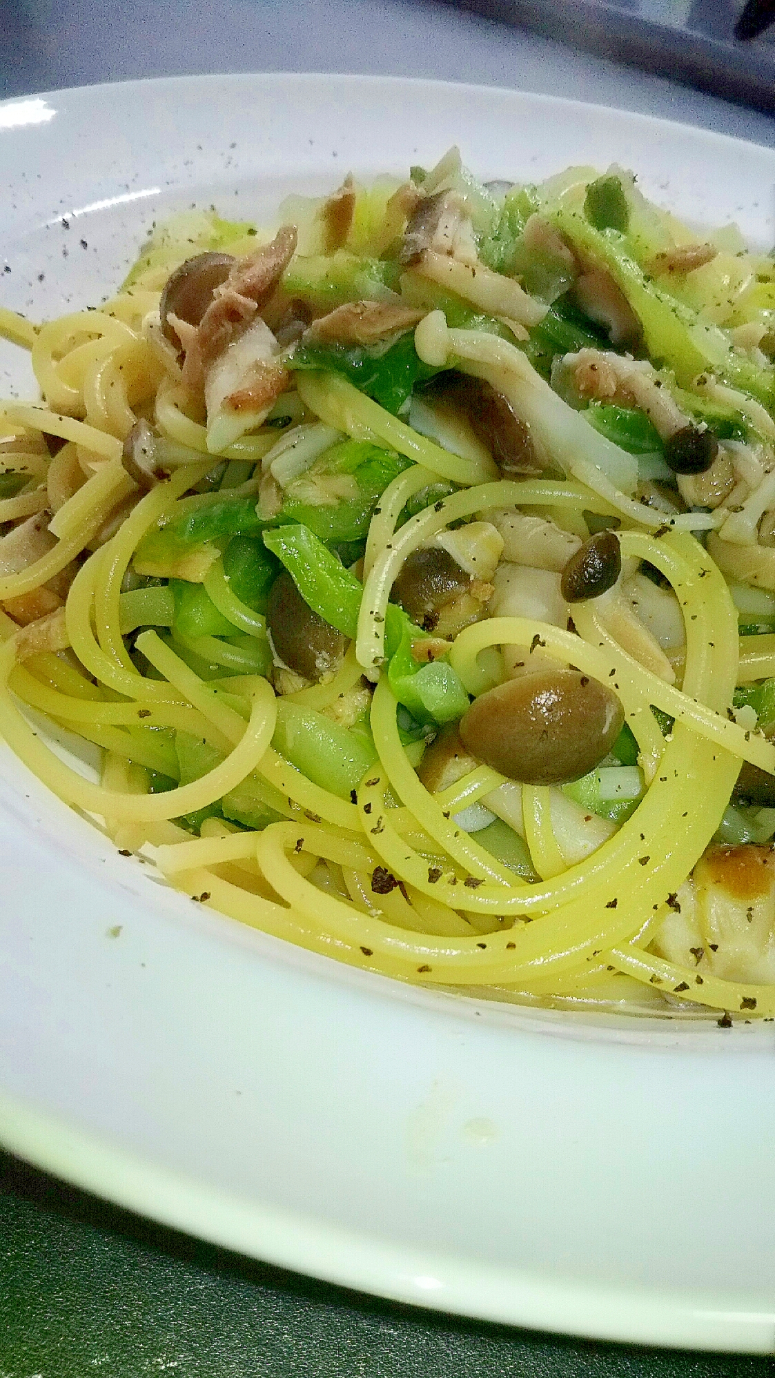 子供も大好き。きのこと春キャベツの和風パスタ