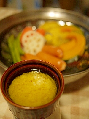 器に入った塩麹のバーニャカウダーソース