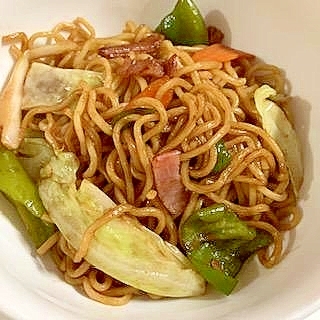 ハム・きゃべつ・ピーマン・にんじんで　焼きそば