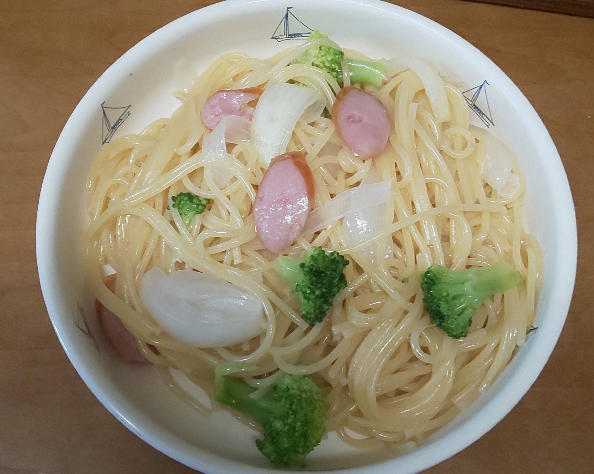 ブロッコリーとソーセージのパスタ